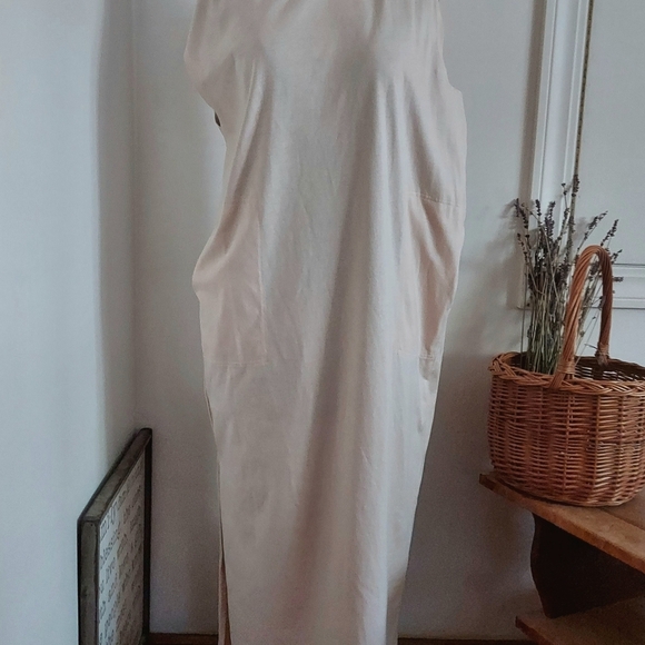 Aemi + Co Bella Sleeveless Off Shoulder Midi Dress in Cream - Picture 2 of 9